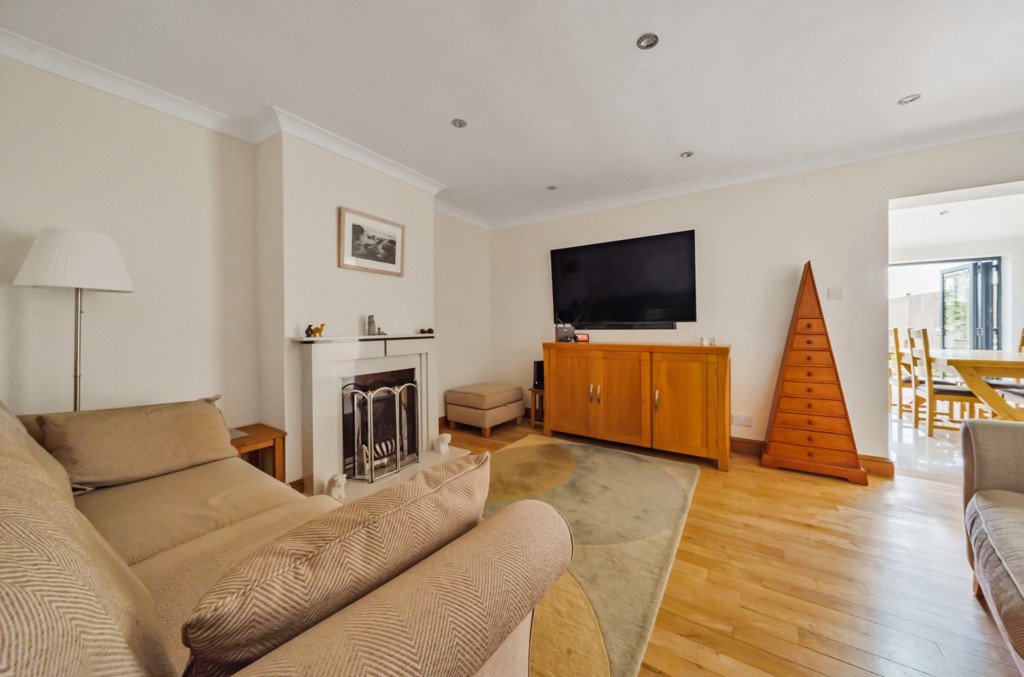 2 bedroom House for sale in Cowdray Road, Hillingdon, UB10 Gibbs