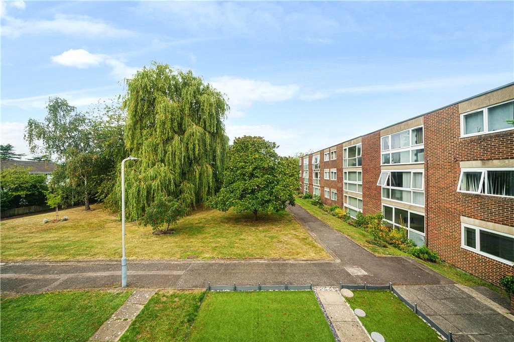 3 bedroom House for sale in Lingfield Close, Northwood, HA6 Gibbs