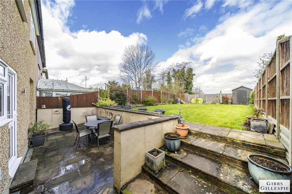 4 bedroom House for sale in Pinner Park Gardens, Harrow, Middlesex, HA2