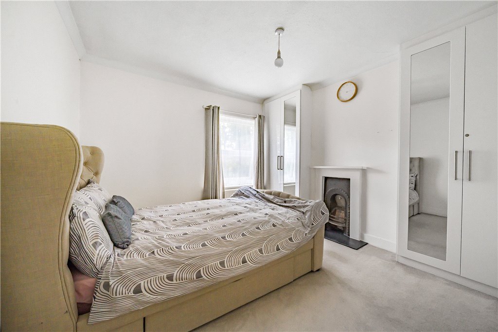 2 bedroom House for sale in Harlington Road, Hillingdon, UB8 Gibbs