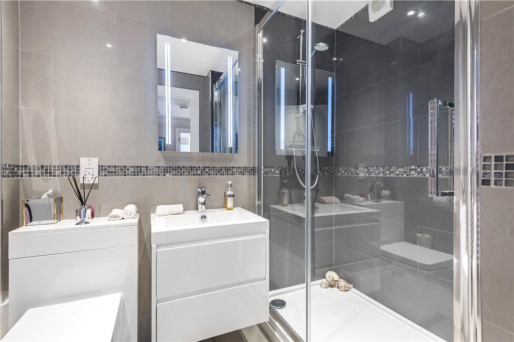 2 bedroom Flat/Apartment for sale in Gordon Avenue, Stanmore, London