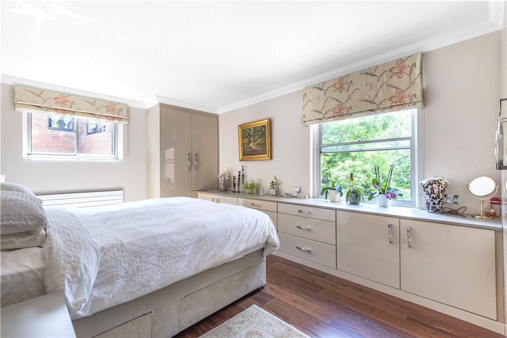 2 bedroom Flat/Apartment for sale in Gordon Avenue, Stanmore, London