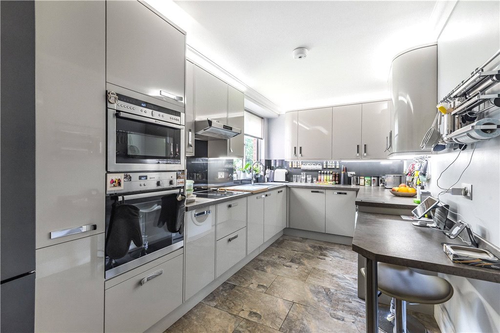 2 bedroom Flat/Apartment for sale in Gordon Avenue, Stanmore, London