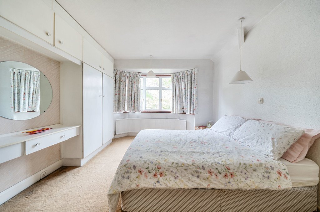 3 bedroom House for sale in The Grove, Ickenham, Middlesex, UB10