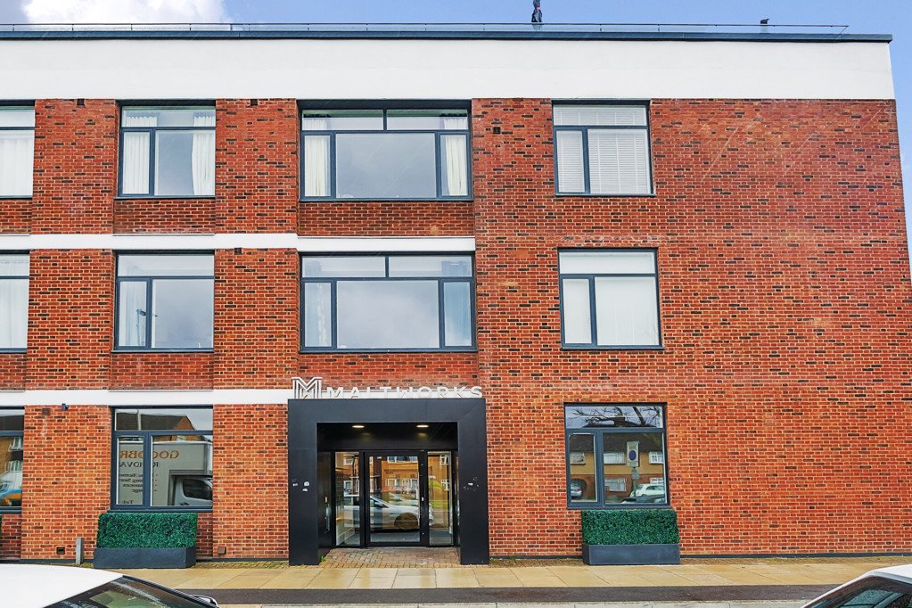 2 bedroom Flat/Apartment for sale in Field End Road, Ruislip, Middlesex