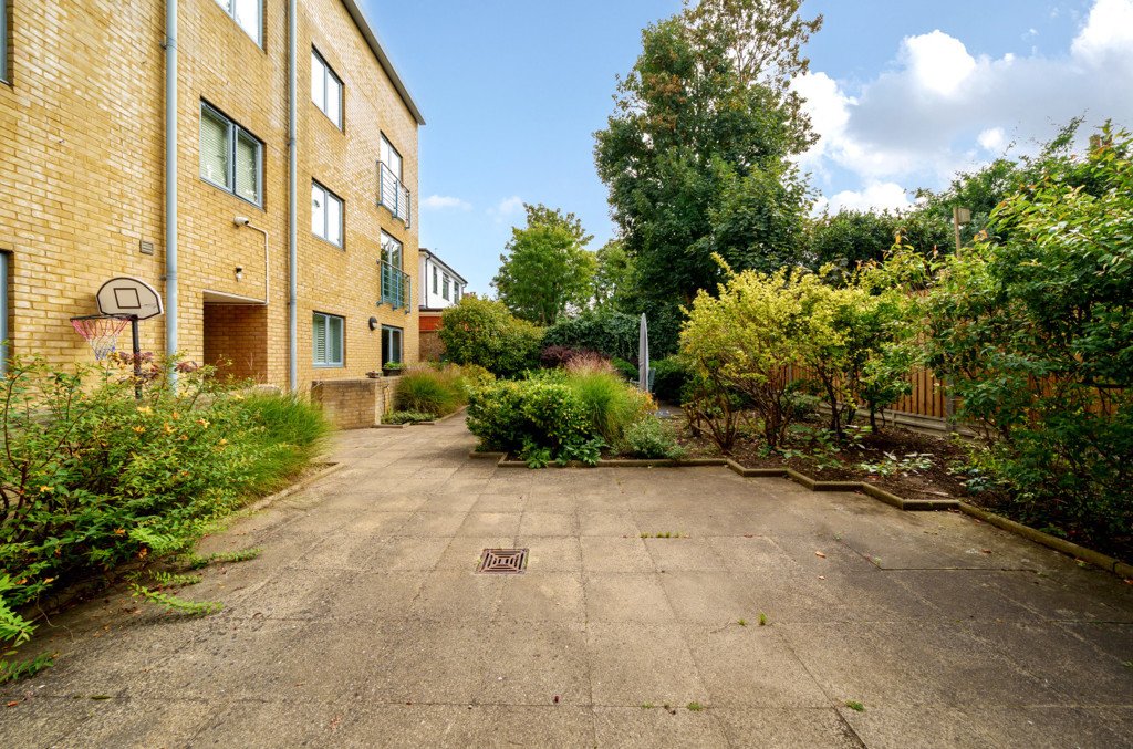 1 bedroom Flat/Apartment for sale in Uxbridge Road, Ealing, London, W3