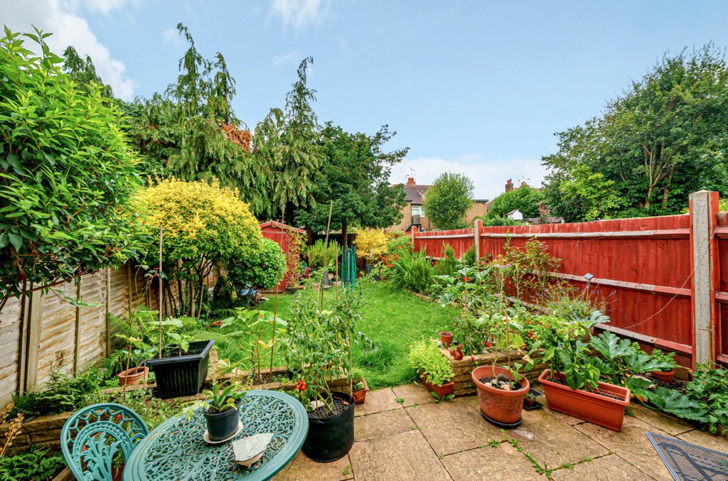 3 bedroom House for sale in Mayfly Close, Eastcote, Pinner, Middlesex