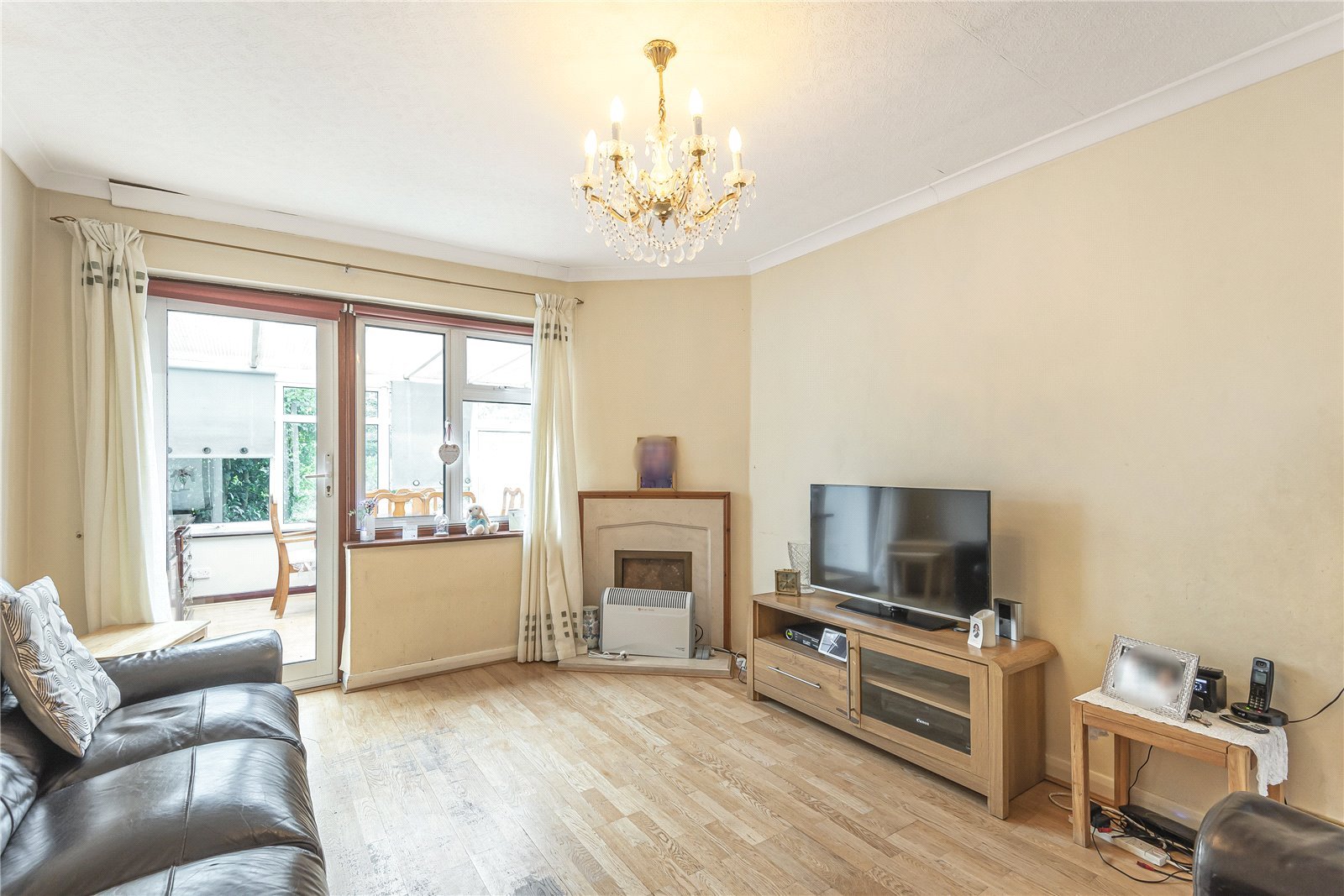 2 bedroom Bungalow for sale in Woodford Crescent, Pinner, Middlesex