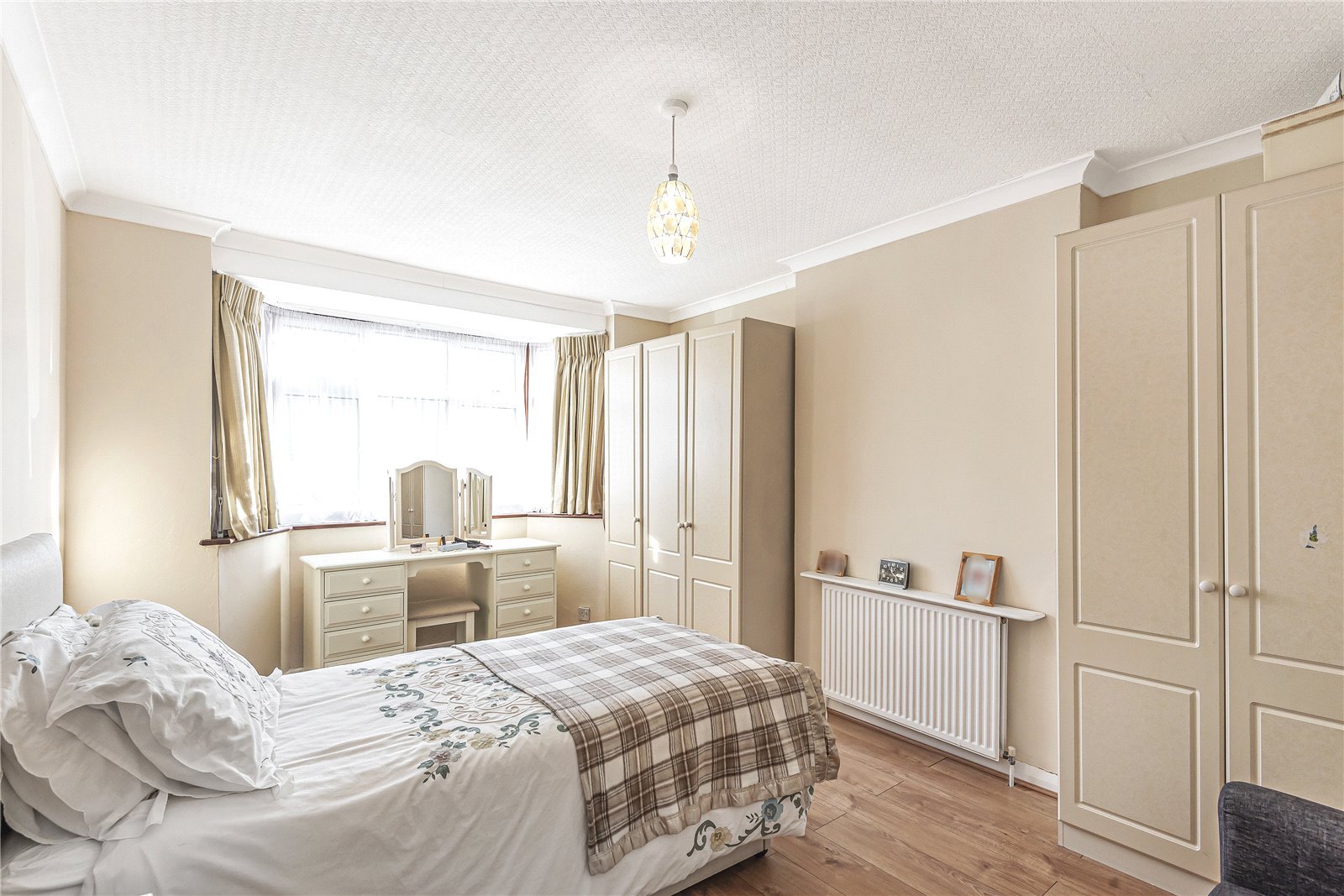 2 bedroom Bungalow for sale in Woodford Crescent, Pinner, Middlesex