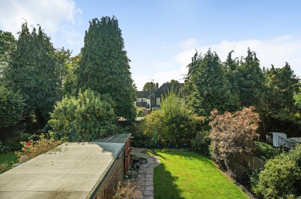 3 bedroom House for sale in Evelyn Drive, Pinner, Middlesex, HA5