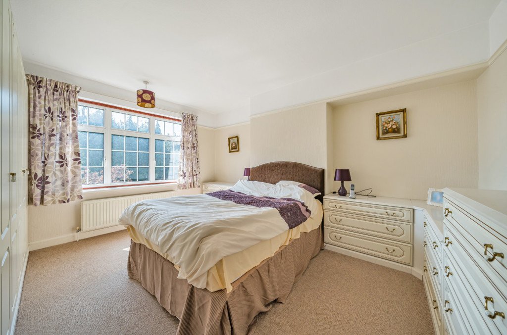 3 bedroom House for sale in Evelyn Drive, Pinner, Middlesex, HA5