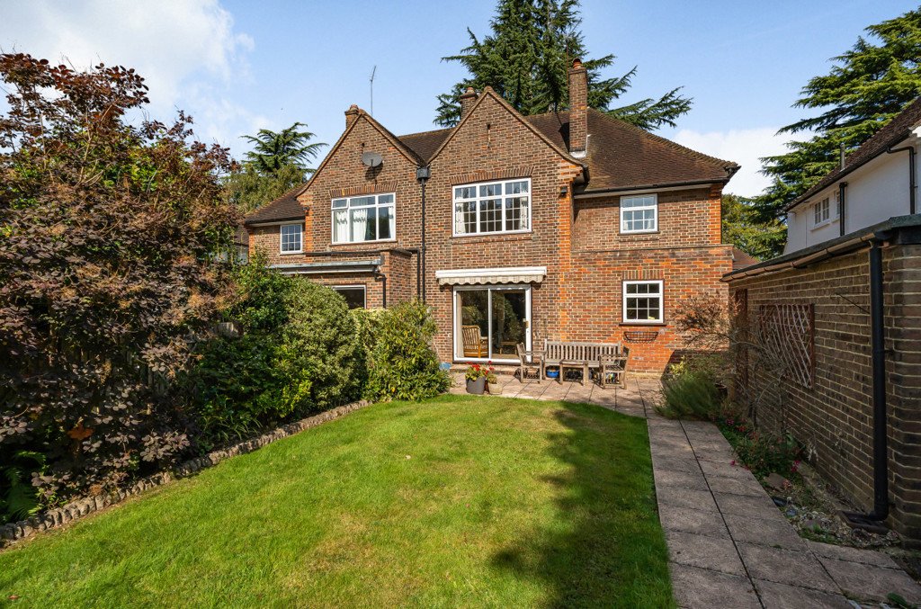 3 bedroom House for sale in Evelyn Drive, Pinner, Middlesex, HA5