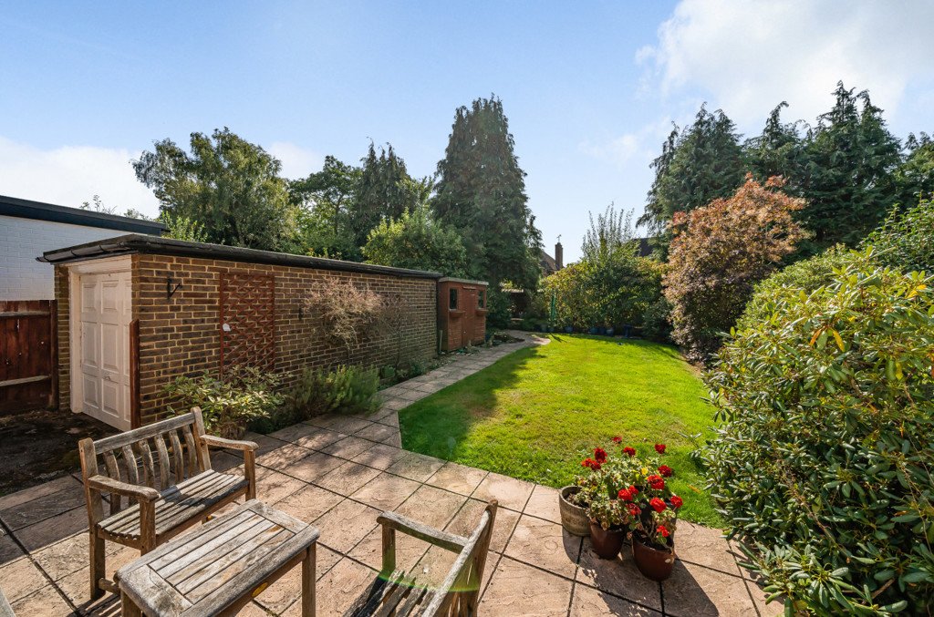 3 bedroom House for sale in Evelyn Drive, Pinner, Middlesex, HA5