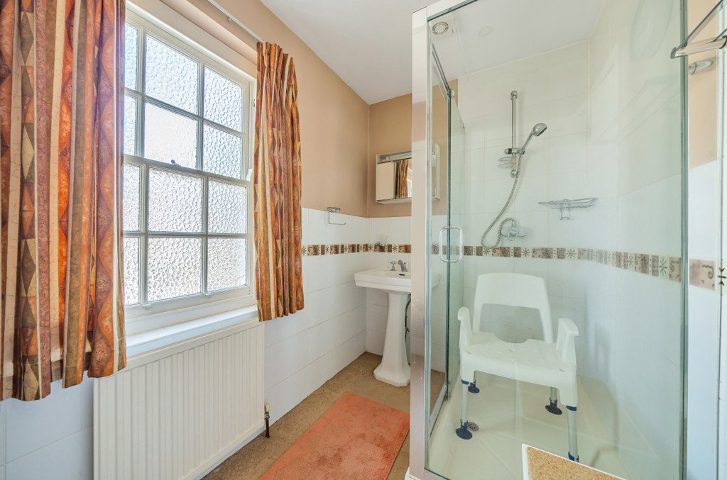 3 bedroom House for sale in Evelyn Drive, Pinner, Middlesex, HA5