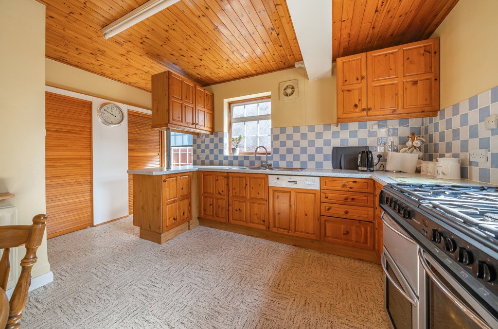 3 bedroom House for sale in Evelyn Drive, Pinner, Middlesex, HA5