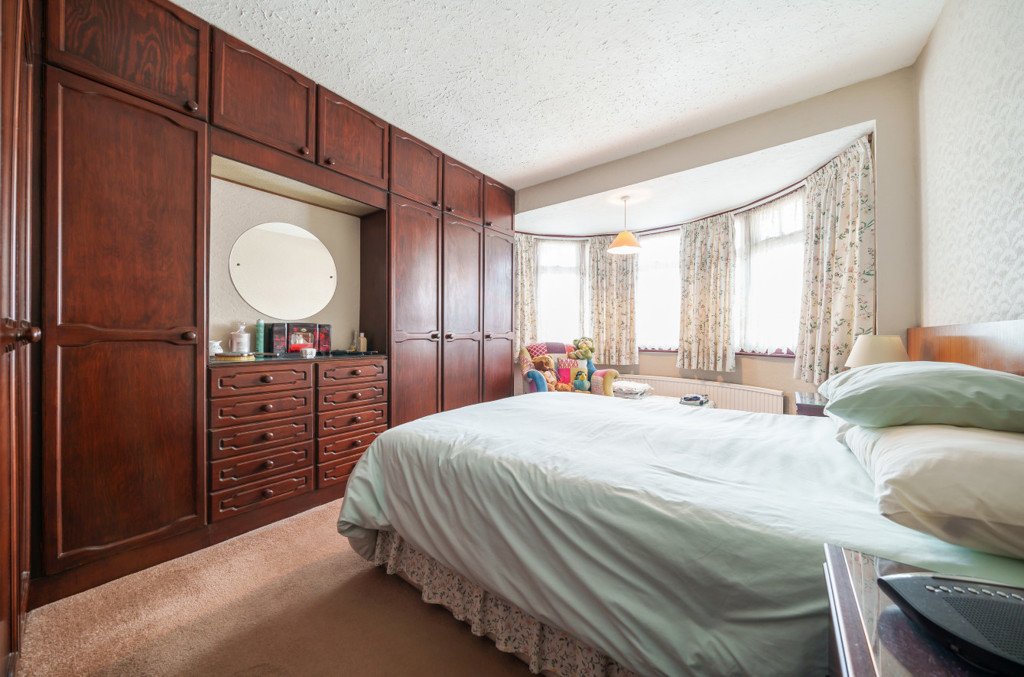 3 bedroom House for sale in The Heights, Northolt, Middlesex, UB5