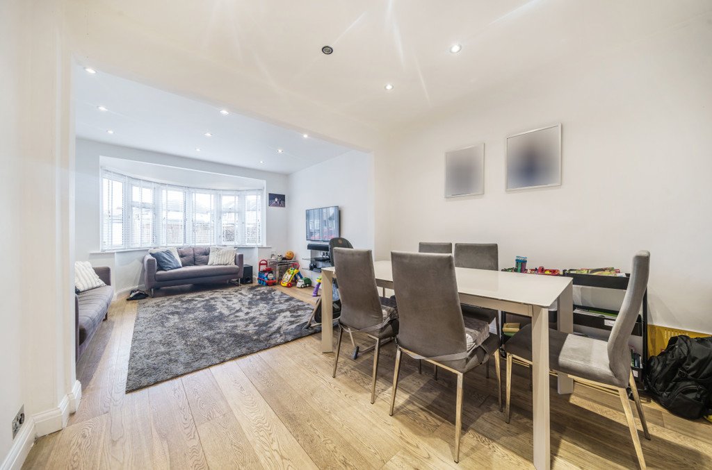 3 bedroom House for sale in Hatherleigh Road, Ruislip Manor, Middlesex