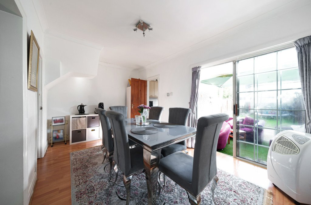2 bedroom House for sale in Sidmouth Drive, Ruislip, Middlesex, HA4