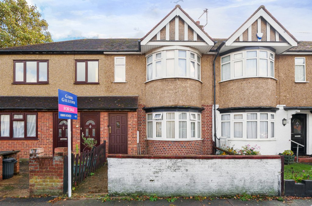 2 bedroom House for sale in Sidmouth Drive, Ruislip, Middlesex, HA4