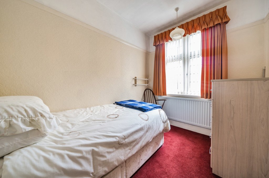 3 bedroom House for sale in South Drive, Ruislip, Middlesex, HA4