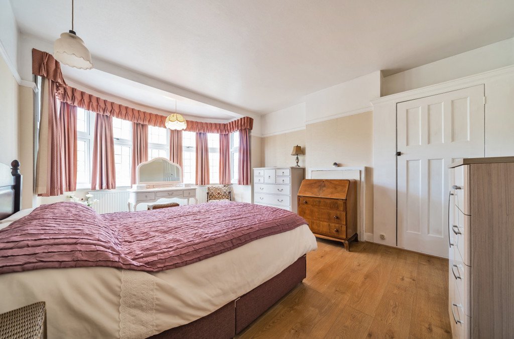 3 bedroom House for sale in South Drive, Ruislip, Middlesex, HA4