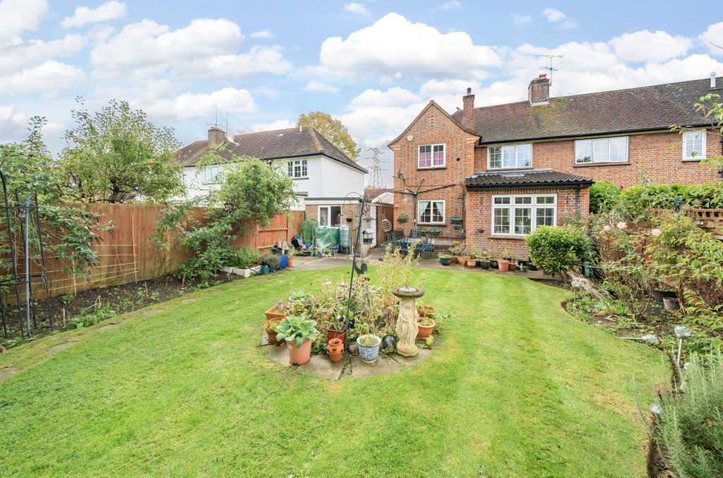 3 bedroom House for sale in Felden Close, Pinner, Middlesex, HA5