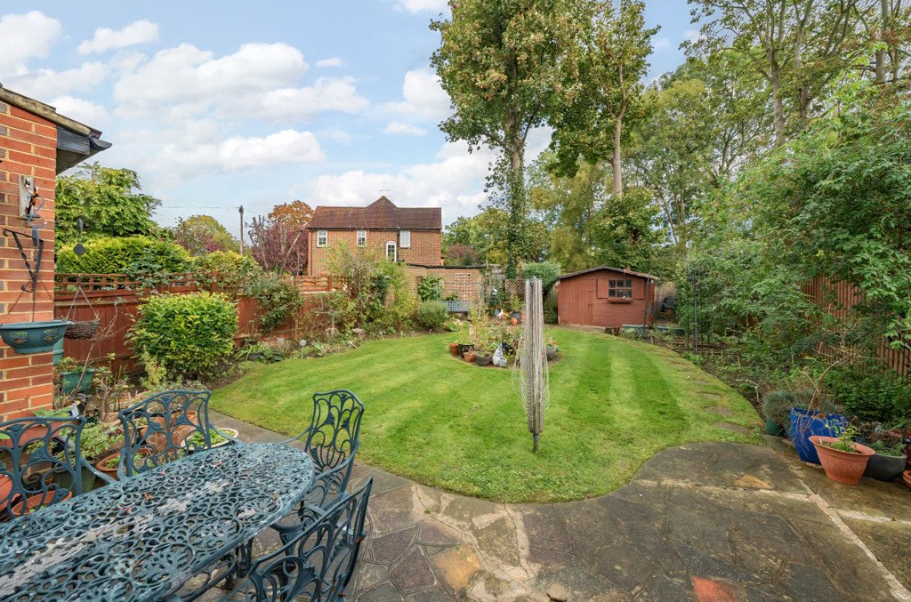 3 bedroom House for sale in Felden Close, Pinner, Middlesex, HA5