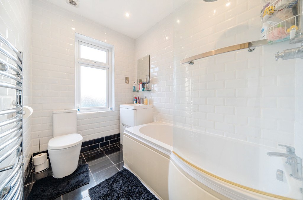 3 bedroom House for sale in Windsor Avenue, Hillingdon, UB10 Gibbs