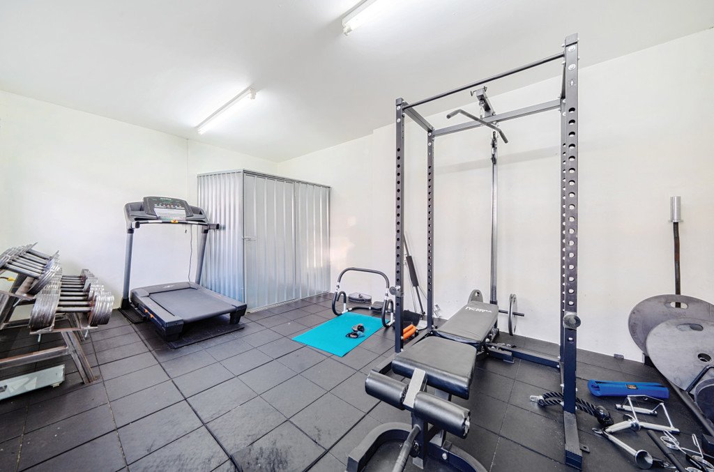 3 bedroom House for sale in Windsor Avenue, Hillingdon, UB10 Gibbs