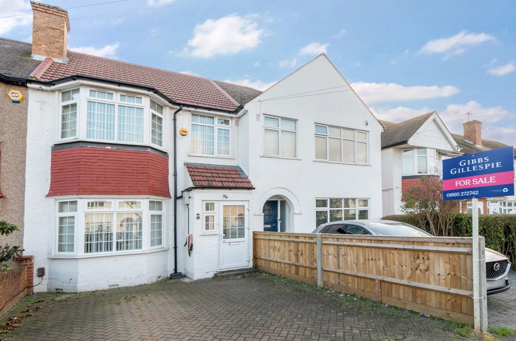 3 bedroom House for sale in Windsor Avenue, Hillingdon, UB10 Gibbs