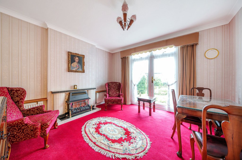 2 bedroom House,bungalow for sale in Harlyn Drive, Pinner, Middlesex