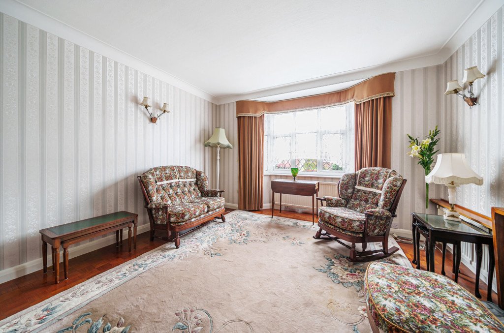 2 bedroom House,bungalow for sale in Harlyn Drive, Pinner, Middlesex