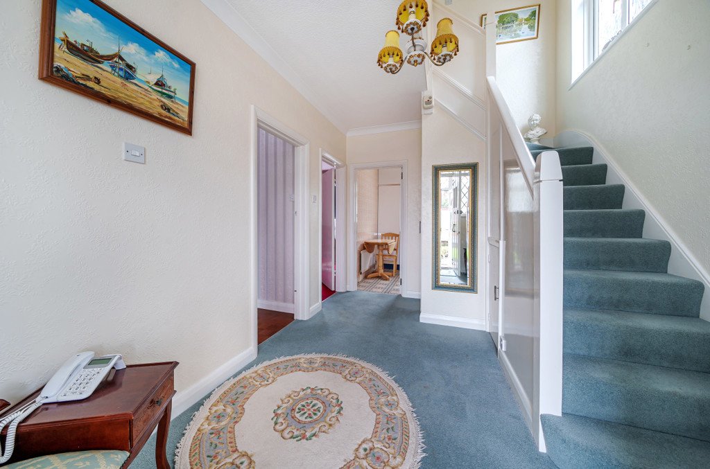 2 bedroom House,bungalow for sale in Harlyn Drive, Pinner, Middlesex