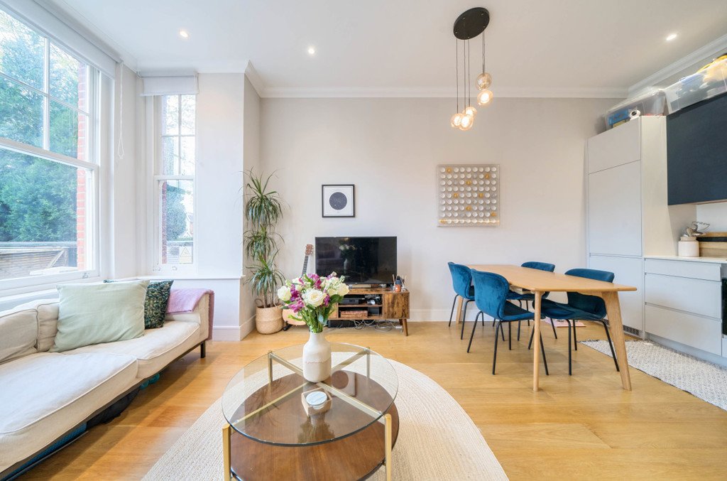 1 bedroom Flat/Apartment for sale in Madeley Road, London, W5 Gibbs