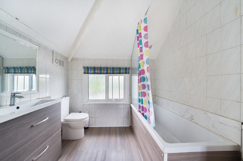 2 bedroom House for sale in Sipson Road, Sipson, West Drayton