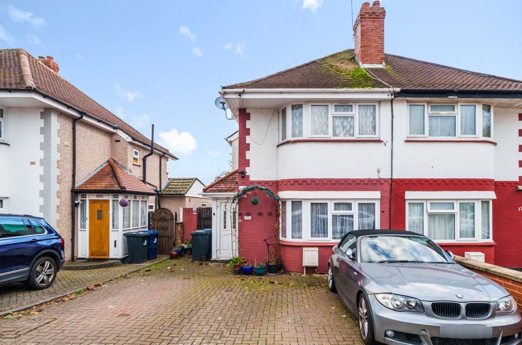 4 bedroom House for sale in Wood End Lane, Northolt, Middlesex, UB5
