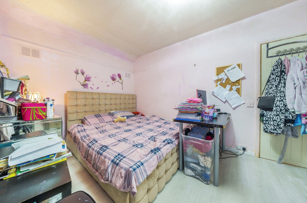 4 bedroom House for sale in Wood End Lane, Northolt, Middlesex, UB5