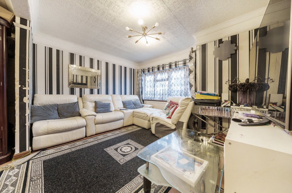 4 bedroom House for sale in Wood End Lane, Northolt, Middlesex, UB5