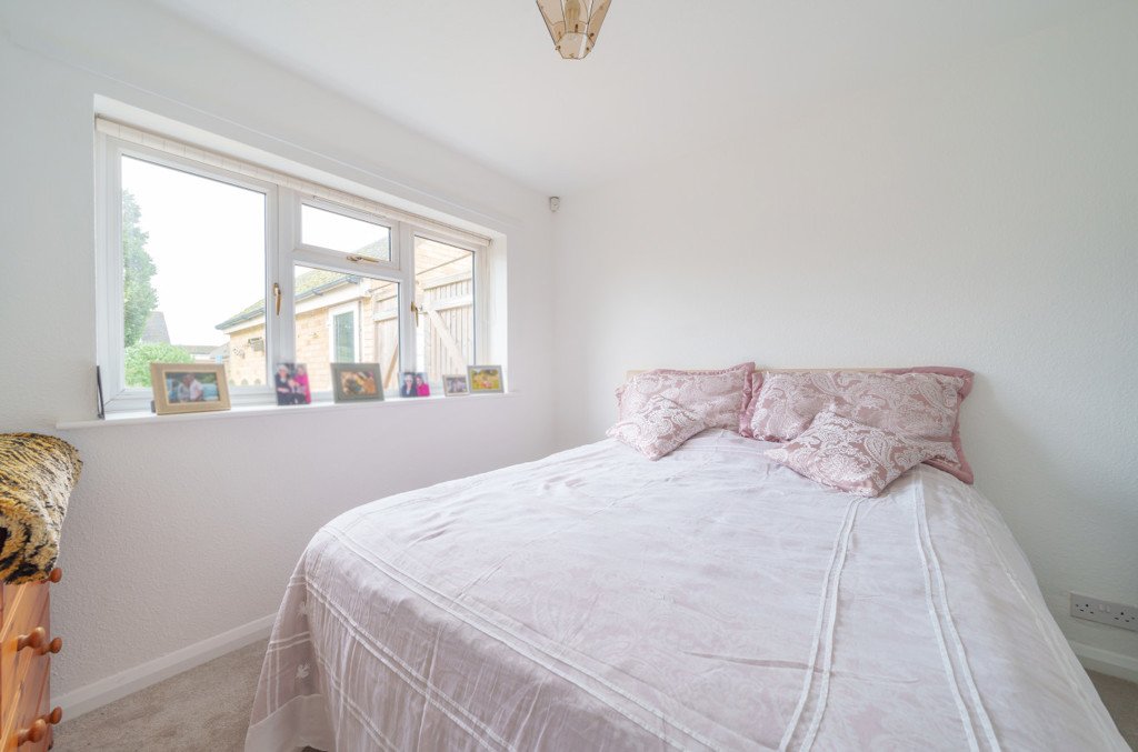 2 bedroom Bungalow for sale in Eastwick Crescent, Mill End