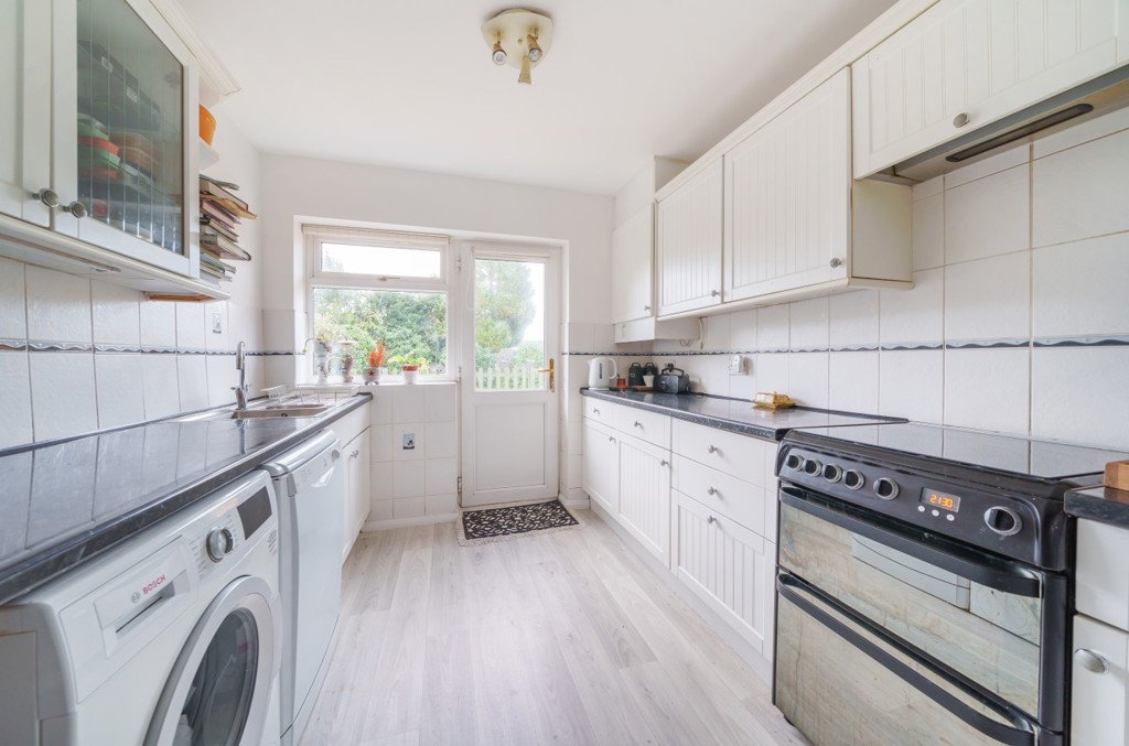 2 bedroom Bungalow for sale in Eastwick Crescent, Mill End