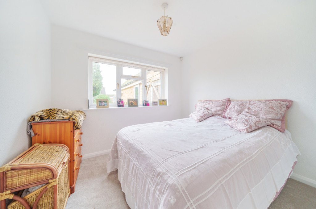 2 bedroom Bungalow for sale in Eastwick Crescent, Mill End