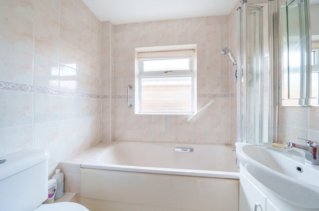 2 bedroom Bungalow for sale in Eastwick Crescent, Mill End