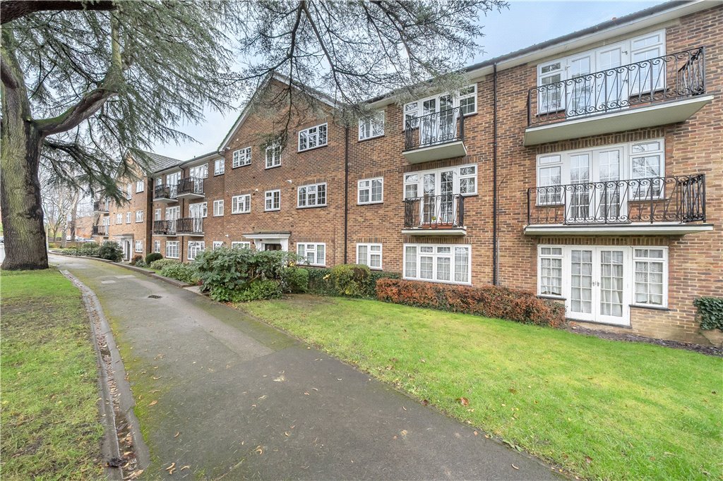 2 bedroom Flat/Apartment for sale in Myrtleside Close, Northwood