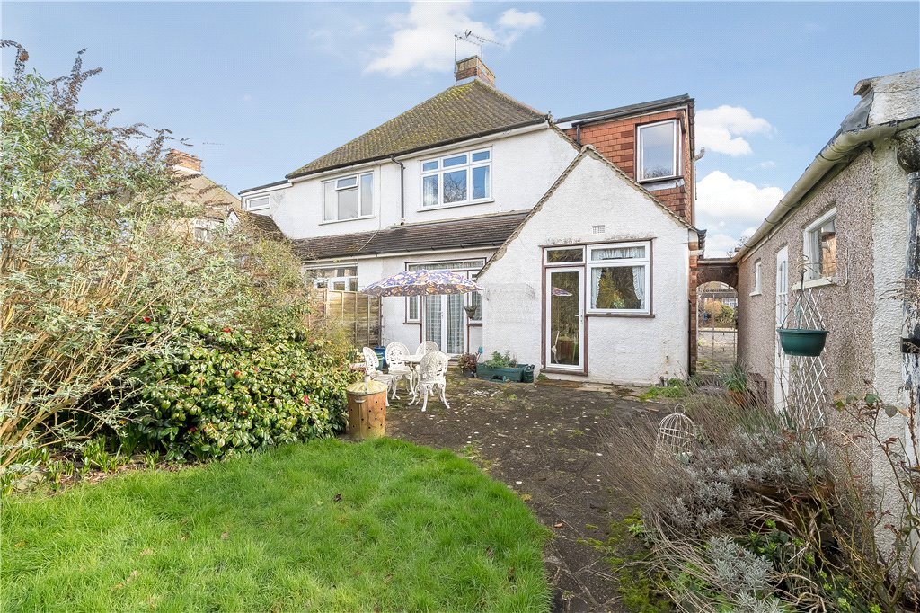 4 bedroom House for sale in Hill Road, Pinner, Middlesex, HA5 Gibbs