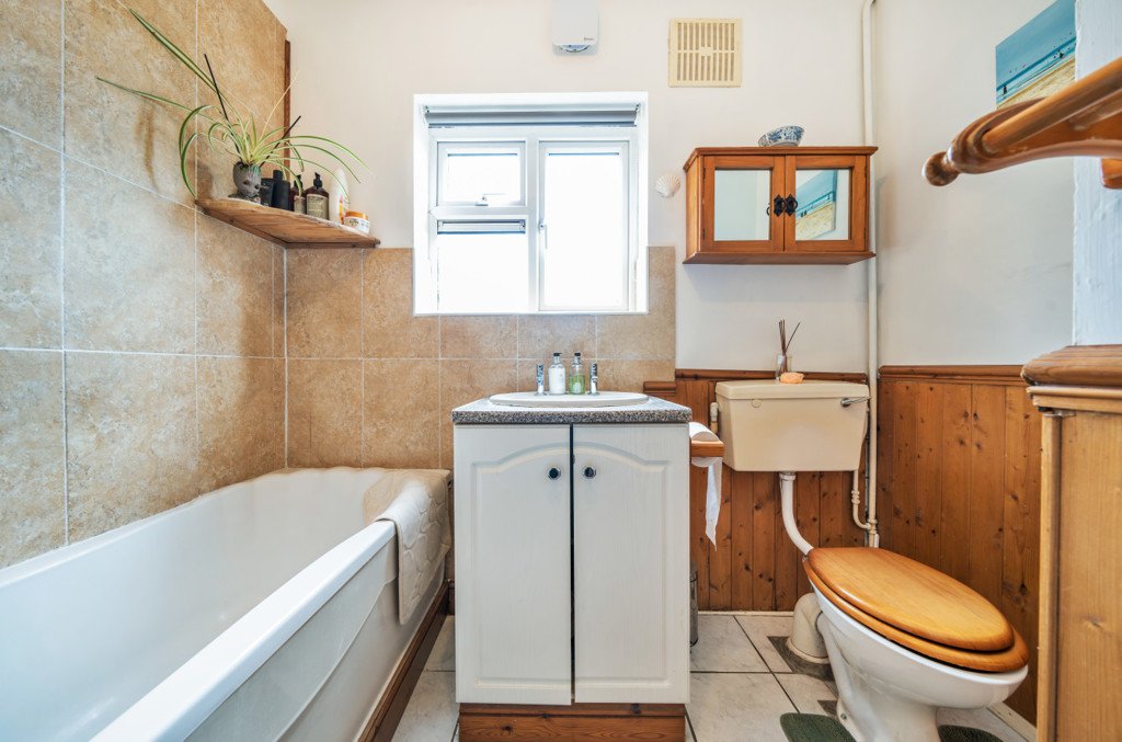 2 bedroom for sale in Bromley Crescent, Ruislip, Middlesex