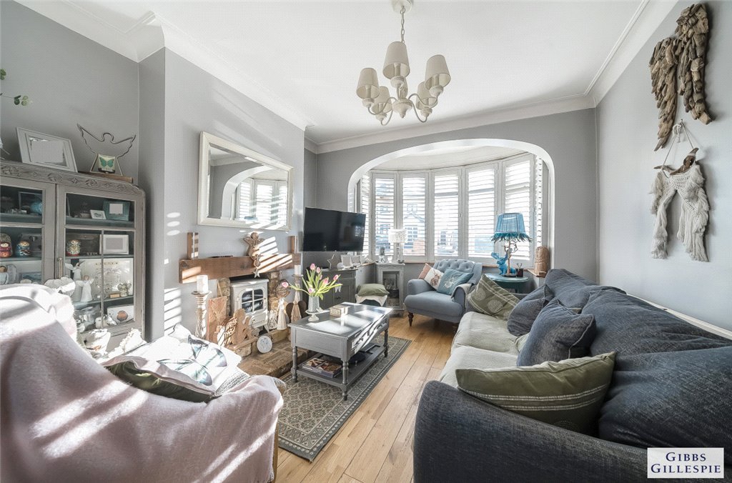 4 bedroom House for sale in Arundel Drive, Harrow, Middlesex, HA2