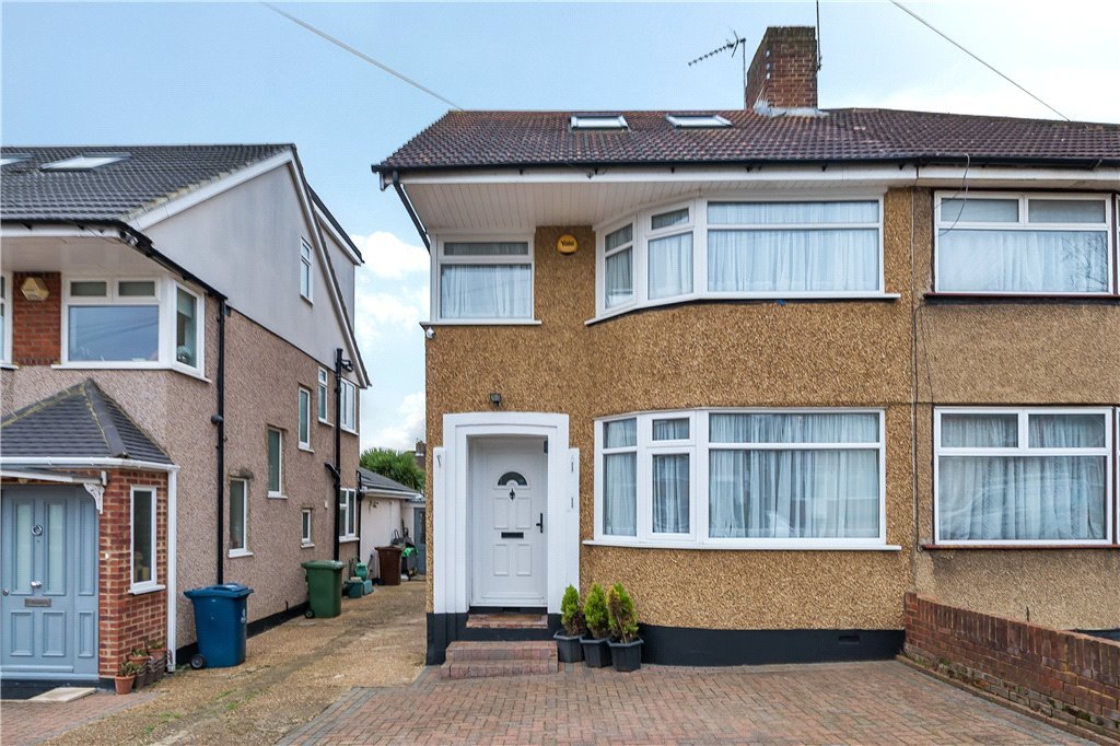 4 bedroom House for sale in Hermitage Way, Stanmore, Middlesex, HA7