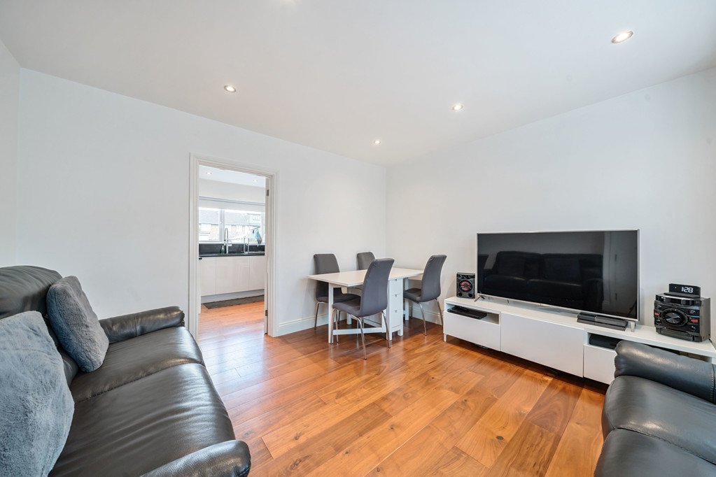 3 bedroom House for sale in Royal Crescent, Ruislip, Middlesex, HA4