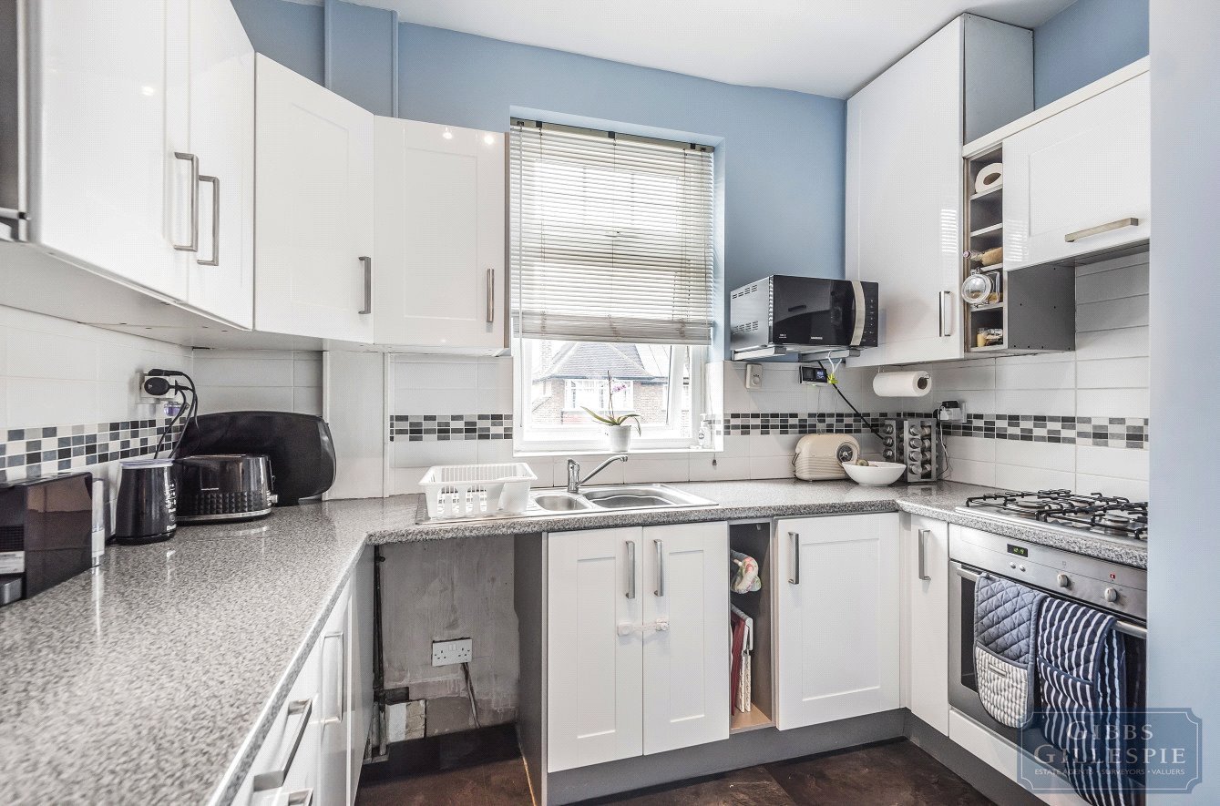 2 Bedroom Maisonette For Sale In Radnor Avenue Harrow Middlesex Ha1 Gibbs Gillespie