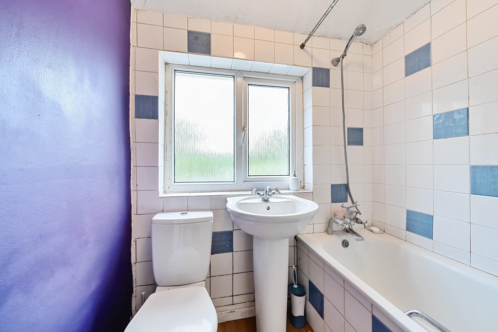 2 bedroom House for sale in Clyfford Road, Ruislip, Middlesex, HA4